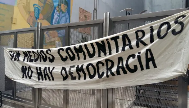 images_sinmedioscomunitariosnohaydemocracia