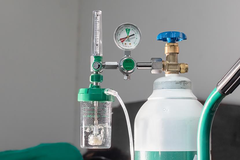 medical oxygen flow meter and tank 1 5 7