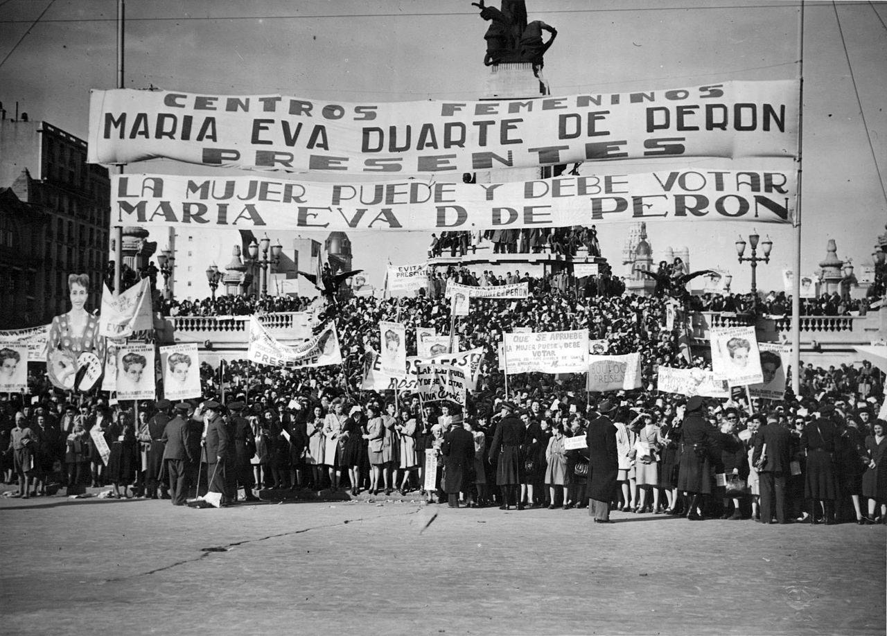 1280px-Buenos_Aires_-_Balvanera_-_Manifestación_por_el_voto_femenino_en_1948