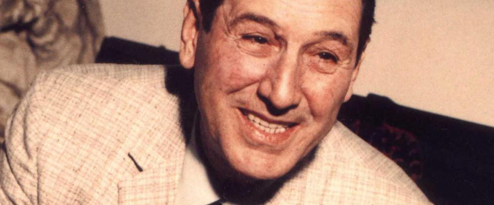 Peron-mayor-sonriendo