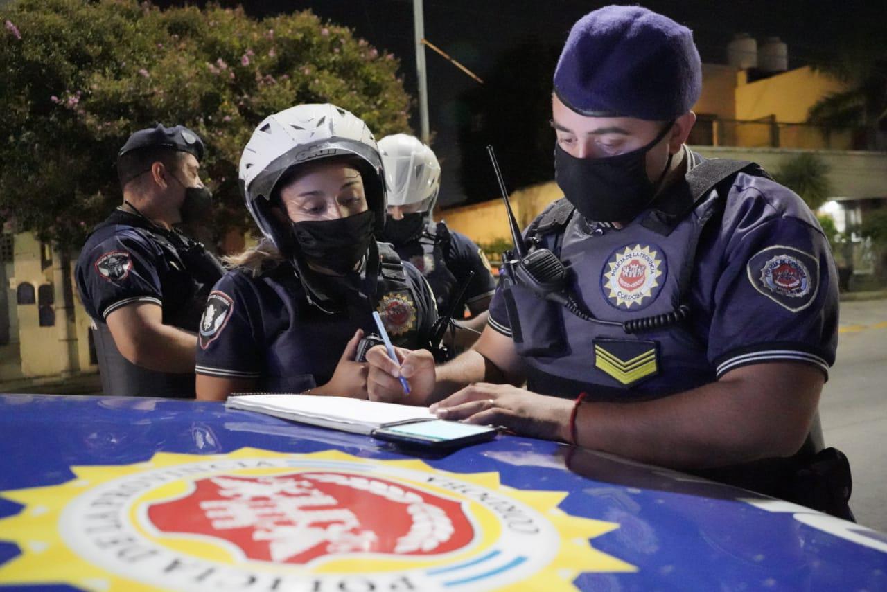 multimedia.normal.a6669cc223ea54c4.506f6c696369612064652043c3b372646f6261204669657374617320436c616e5f6e6f726d616c2e6a7067