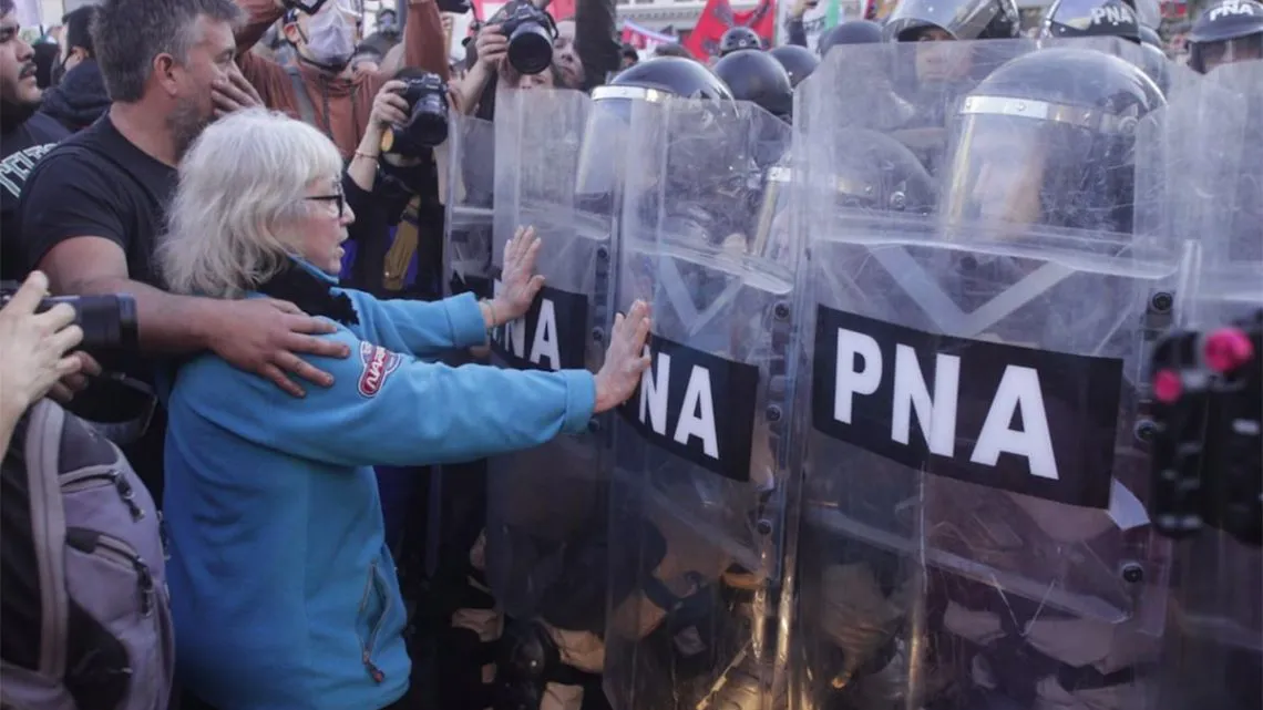 represion-jubilados-1140x641